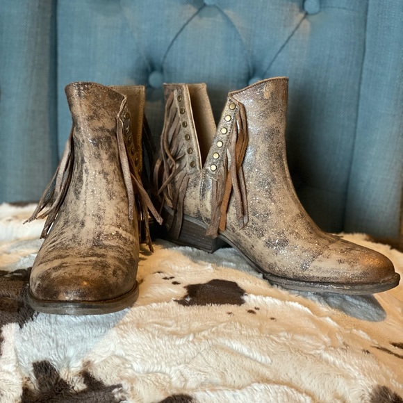 Circle G by Corral Ladies Brown Studs & Fringe Booties - Picture 3 of 7